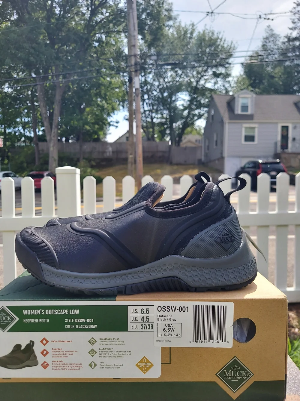 Muck Boots Outscape Low Black & Gray Slip-On Waterproof Shoes Women Size 6.5 NWT